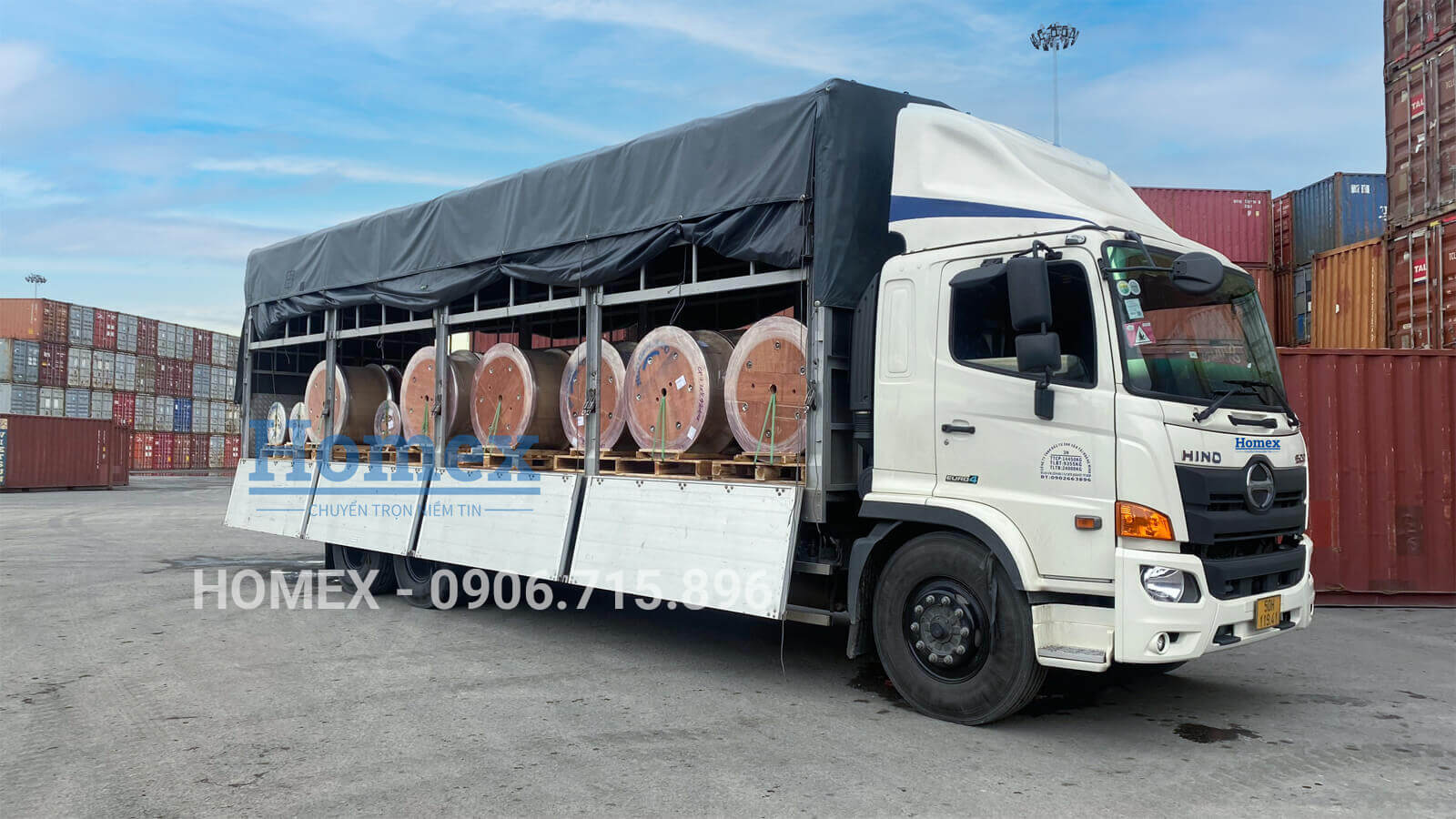 Hinh-Anh-Xe-Tai-Homex-Cho-Hang-Quan-6.jpg