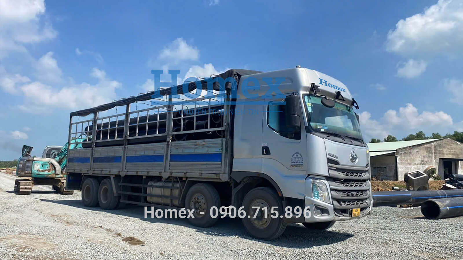 Xe-tai-18-tan-cho-hang-ong-nuoc.jpg