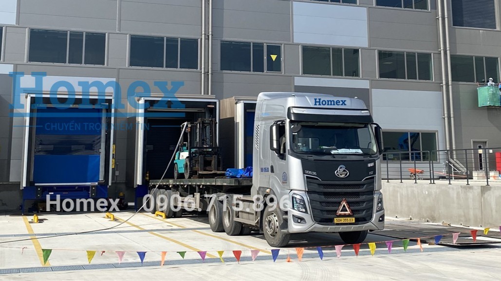 Xe-dau-keo-van-chuyen-xe-nang-tai-nha-may-Tan-Tru-1.jpg